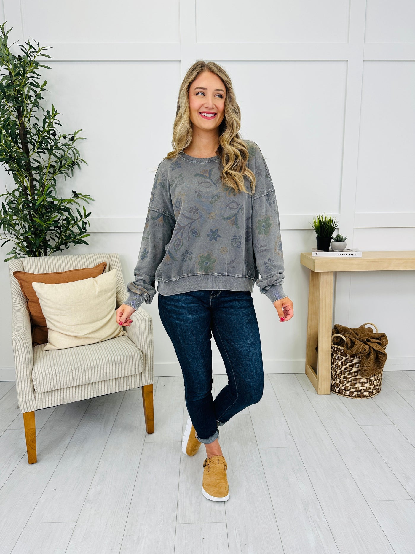 Blooming Layers Pullover in Ash