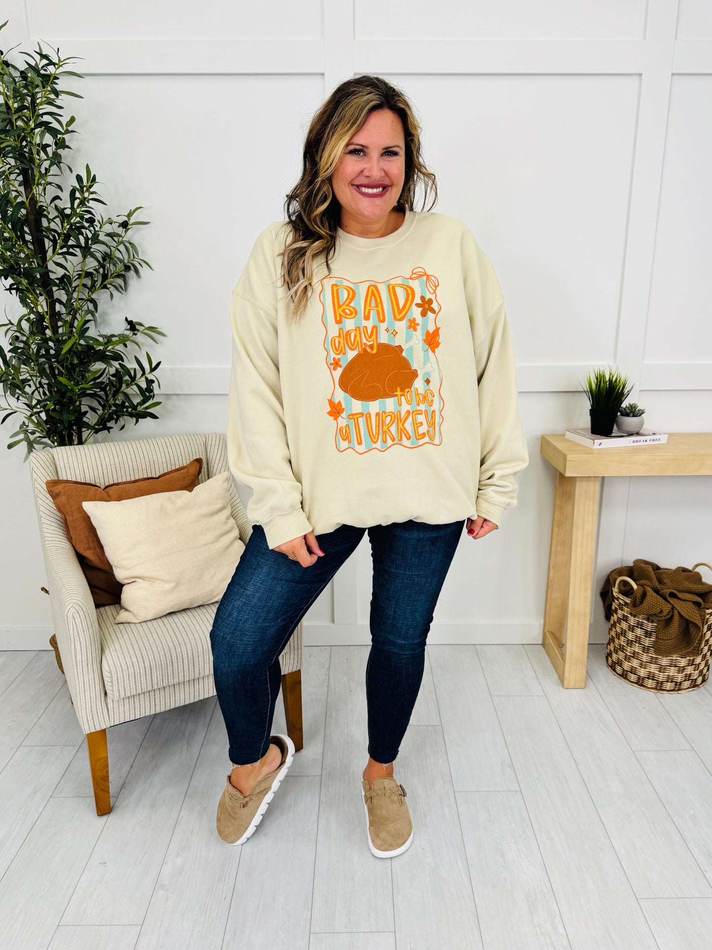 Bad Day To Be A Turkey Graphic Crewneck Graphic Sweatshirt