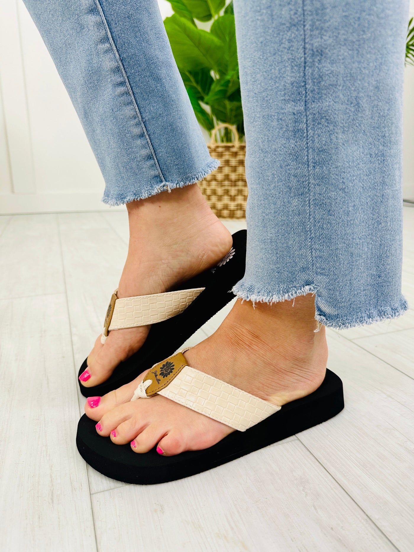 Beachside Bliss Flip Flops in Ivory